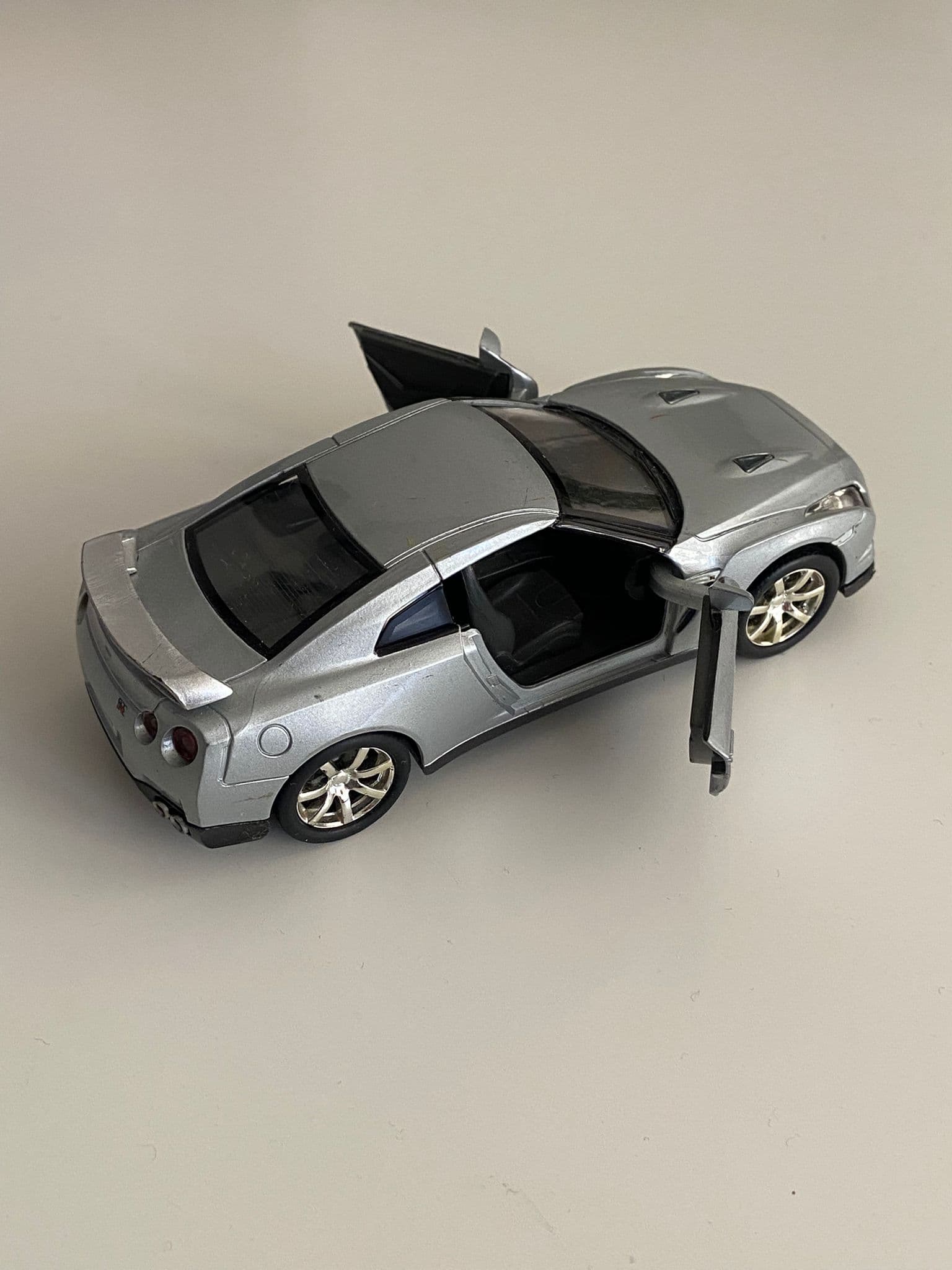 Hot Wheels 1:32 UNI marka çalışır r35 gtr - Model Pazarım Koleksiyon Ürünü
